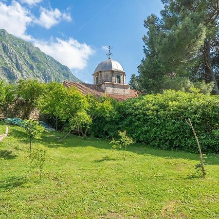 Organic Garden Apartment Рісан Екстер'єр фото